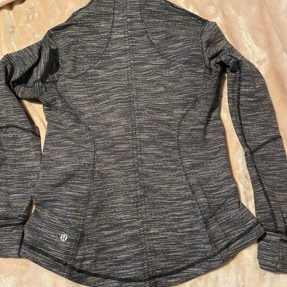 Lululemon - Picture 2 of 4